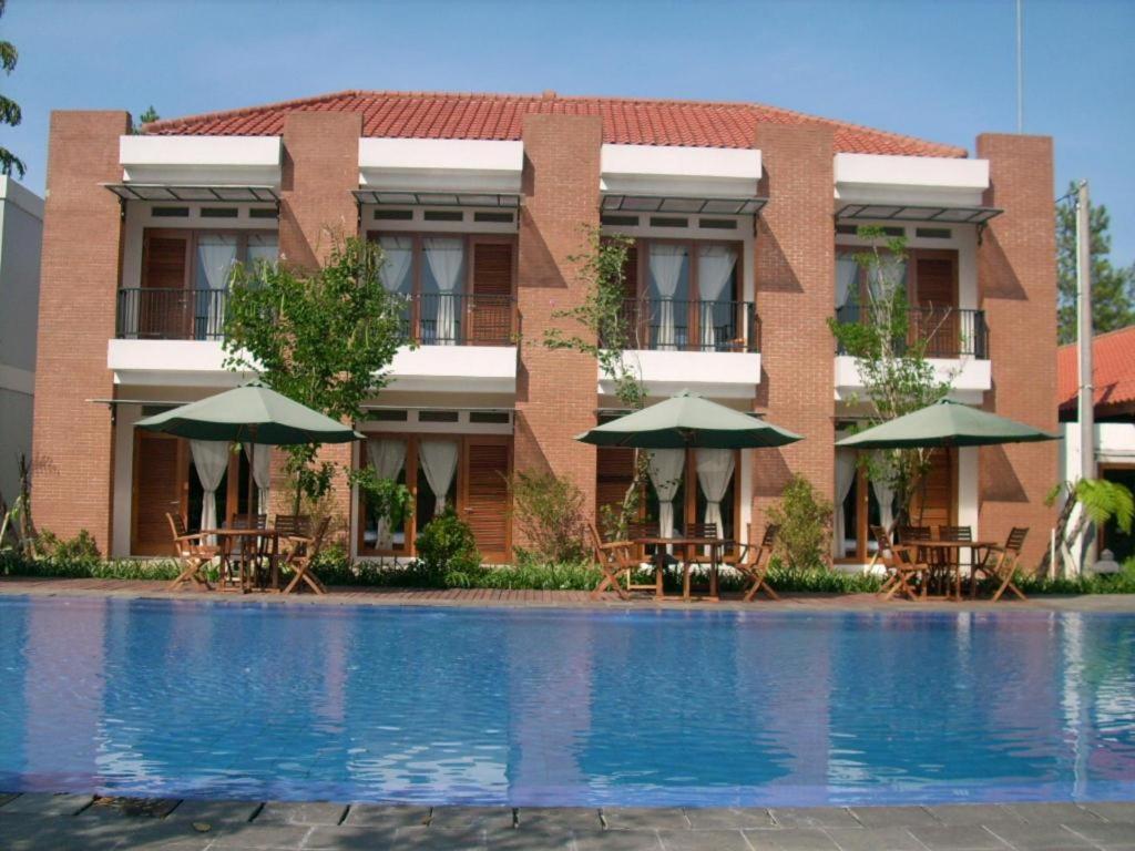 Villa Bukit Pinus Bogor Exterior photo