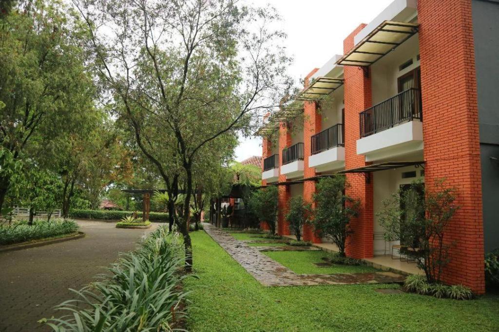 Villa Bukit Pinus Bogor Exterior photo