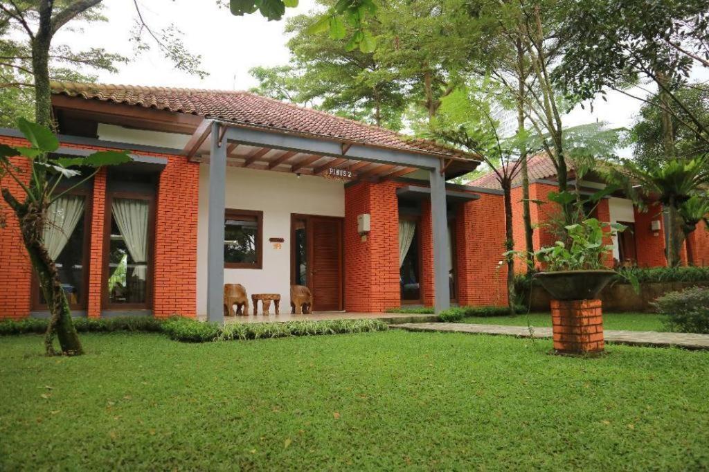 Villa Bukit Pinus Bogor Exterior photo